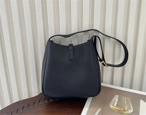 YSL圣罗兰Le 5à7 hobo：迷你可爱，装下你的精致日常