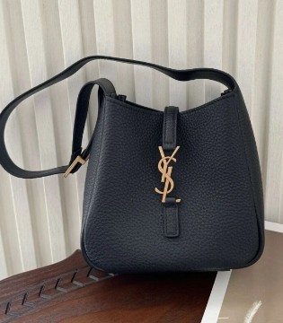 YSL圣罗兰Le 5à7 hobo：迷你可爱，装下你的精致日常