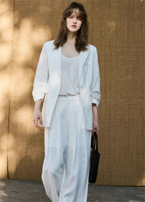 德玛纳亚麻棉:解锁老钱风自由浪漫的时尚密钥