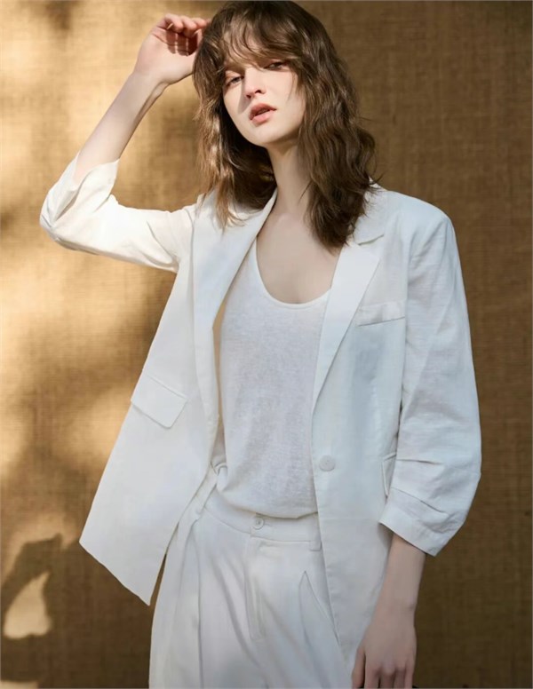 德玛纳亚麻棉:解锁老钱风自由浪漫的时尚密钥