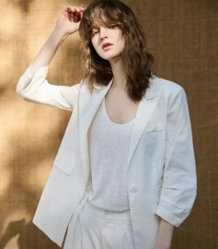 德玛纳亚麻棉：解锁老钱风自由浪漫的时尚密钥