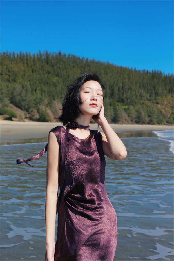 荣子原创2026夏装：真丝飘带裙，邂逅高级度假风情