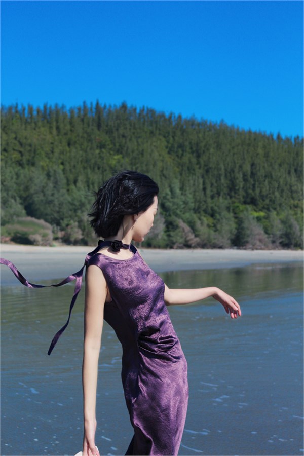 荣子原创2026夏装：真丝飘带裙，邂逅高级度假风情