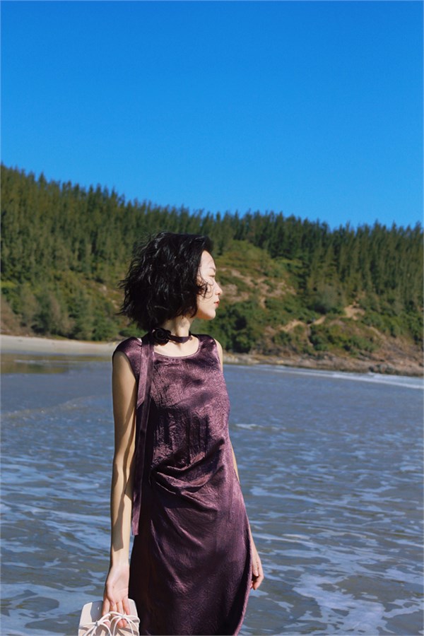 荣子原创2026夏装：真丝飘带裙，邂逅高级度假风情