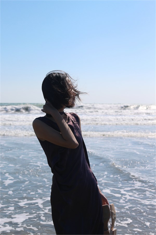 荣子原创2026夏装：真丝飘带裙，邂逅高级度假风情