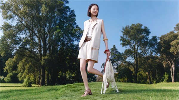 百图女装2026夏装焕新登场｜以自然肌理邂逅盛夏诗意
