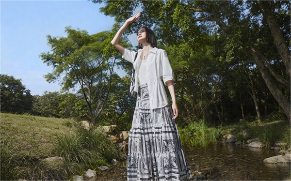 百图女装2026夏装焕新登场｜以自然肌理邂逅盛夏诗意