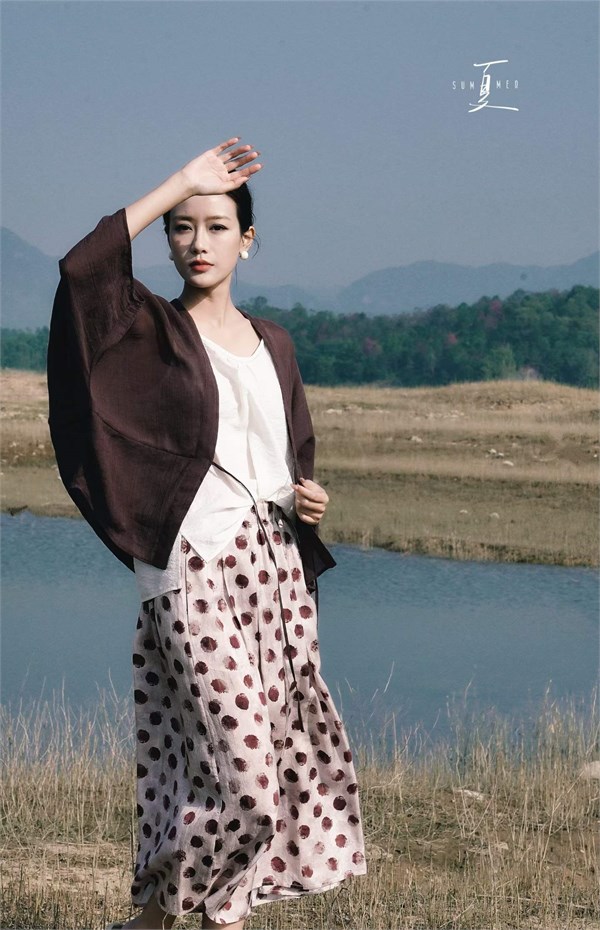 底色女装2026夏装诗意上新｜薄纱长袖邂逅波点裙摆，演绎法式慵懒美学