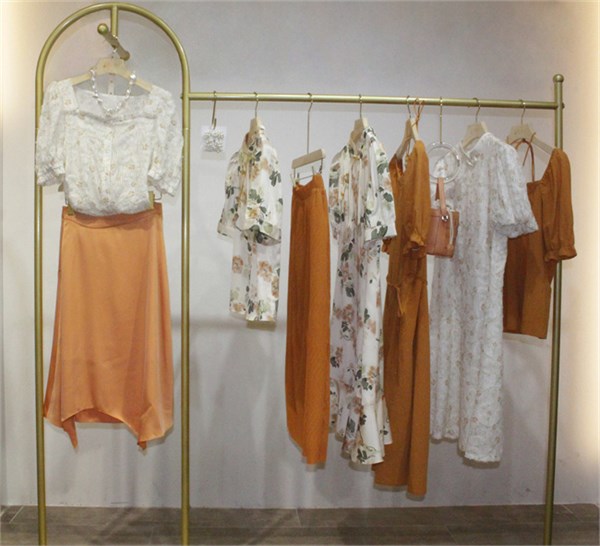 艾丽哲(Ailizhe)2026夏装优雅登场