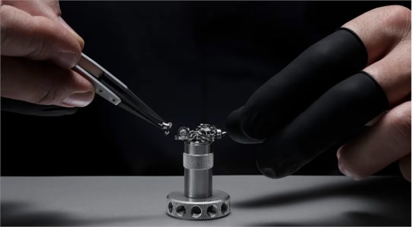 一文读懂雅典表Freak奇想系列：25年，从“异类”到传奇