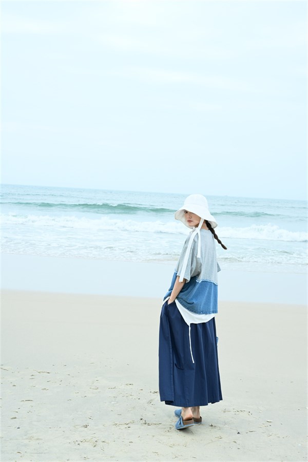 简与媄26夏新款牛仔拼接T恤,奏响夏日自由清新序曲