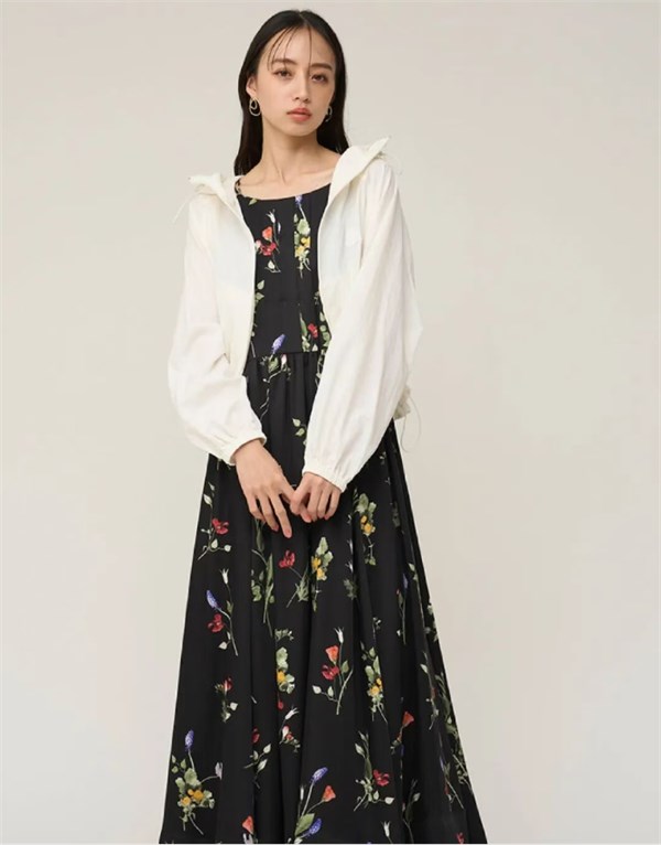 SNIDEL本周新品：开启夏日时尚绮梦之旅