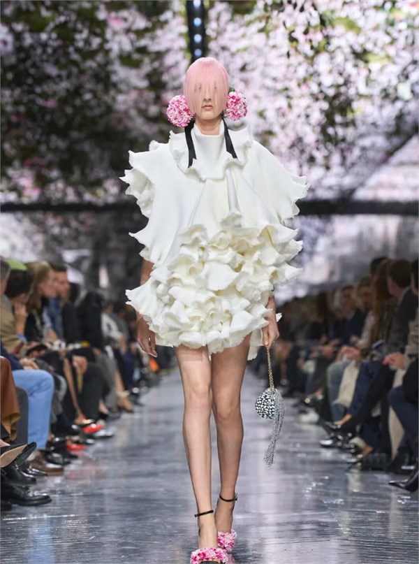 Dior 2026春夏高级定制:自然与匠心的诗意交响,传承与新生的时尚礼赞