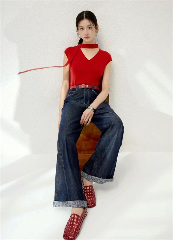 郁香菲弯刀裤:胯宽星人的“身材救赎密码”