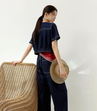 郁香菲弯刀裤：胯宽星人的“身材救赎密码”