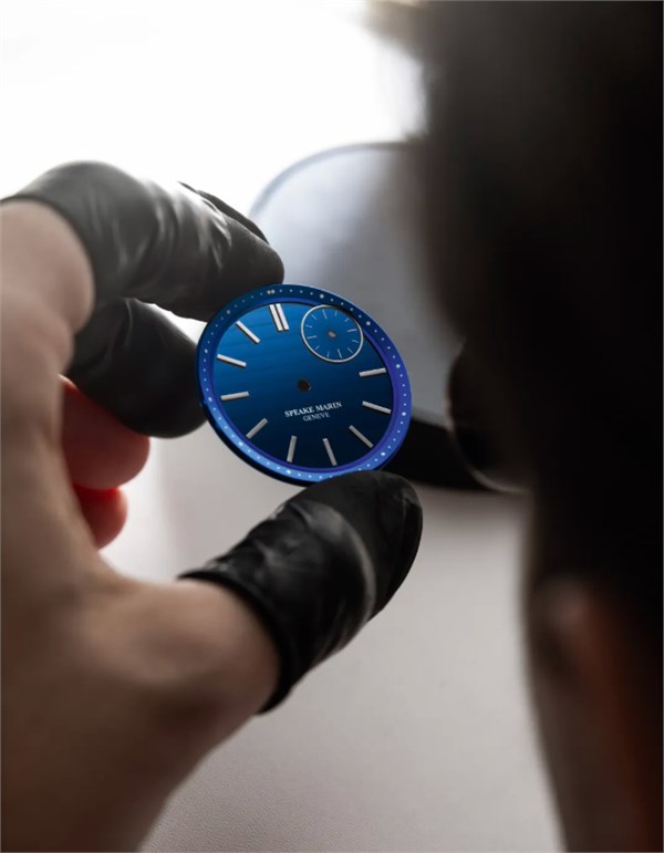 一只戴着宇航服的法斗，为什么会出现在一枚腕表上？