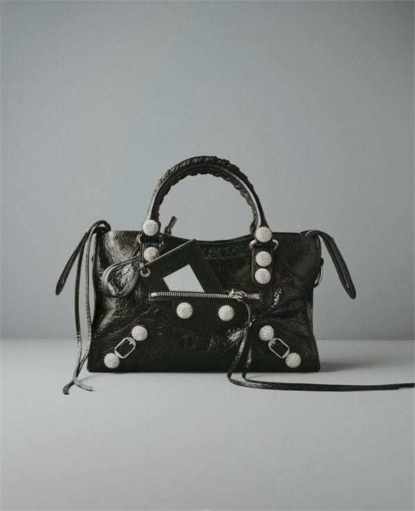 Le City手袋：经典邂逅未来，摩登再续传奇