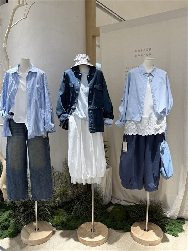 简与媄女装品牌陈列摆图配色指南:以色彩叙事,唤醒视觉诗意