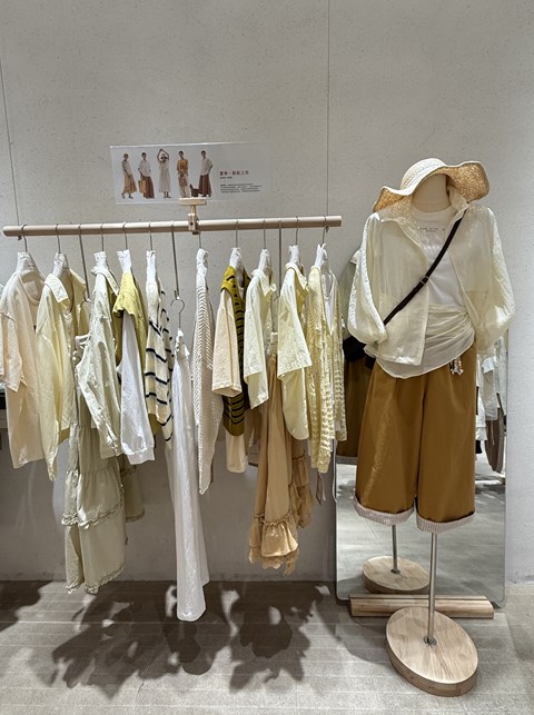 简与媄女装品牌陈列摆图配色指南:以色彩叙事,唤醒视觉诗意