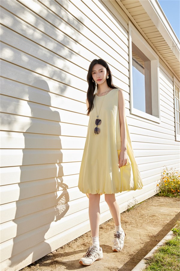 婕依妮2026夏装新品上市 | 光雾黄点亮夏日，三款高级感套装诠释优雅新姿