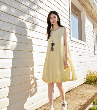 婕依妮2026夏装新品上市 | 光雾黄点亮夏日，三款高级感套装诠释优雅新姿