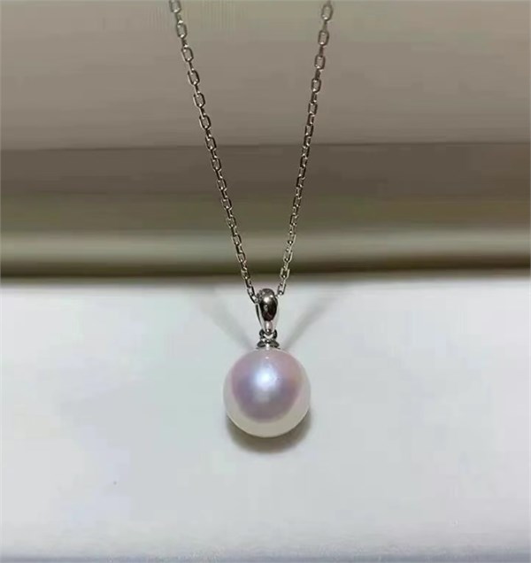 珍珠吊坠：时光凝萃的优雅诗篇