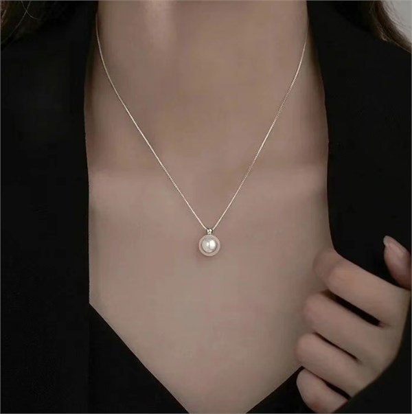 珍珠吊坠：时光凝萃的优雅诗篇