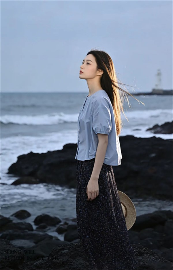 氏伽服饰 2026 夏季新品：雾蓝与牛仔的清凉绮梦