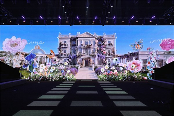 茵曼18周年“成人礼”：全国首场AI棉麻大秀亮相广东时装周，李兰迪成新代言人