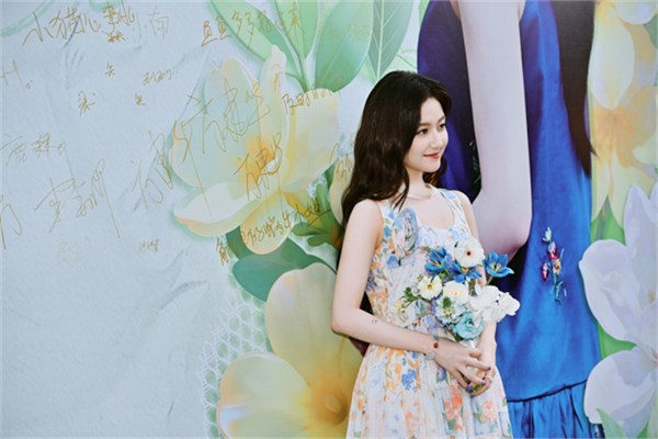 茵曼18周年“成人礼”：全国首场AI棉麻大秀亮相广东时装周，李兰迪成新代言人