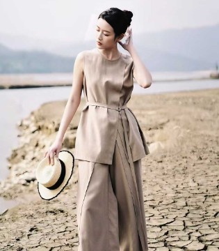 底色女装26夏季新款：自然极简的夏日诗篇