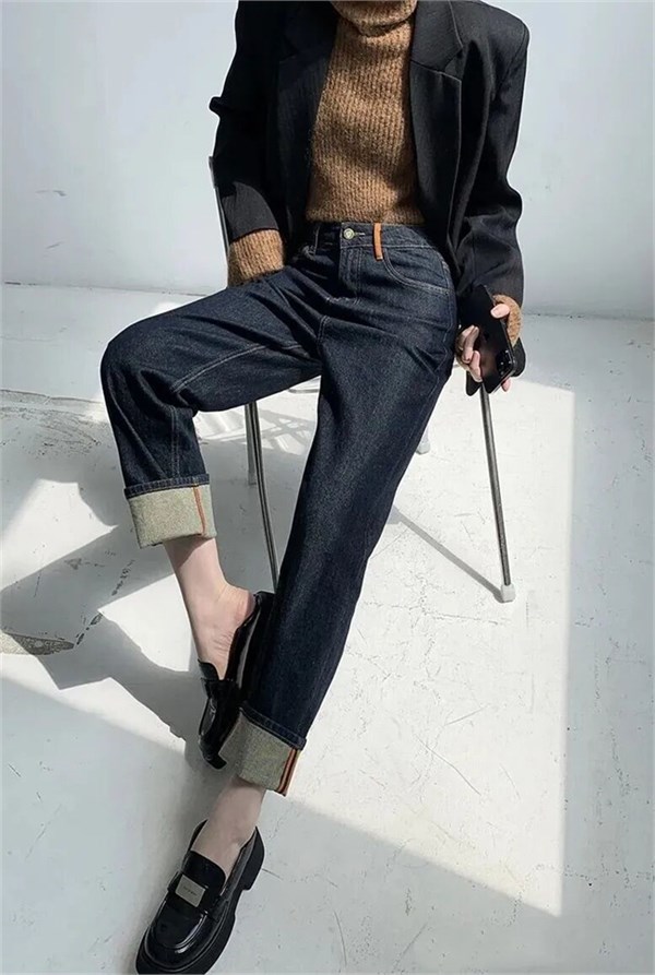 2026时尚风起：解锁蕾丝、缎面、原色牛仔与透明面料的搭配密码