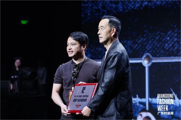 “大涌牛仔”首秀广东时装周，百亿产业向“新”出发