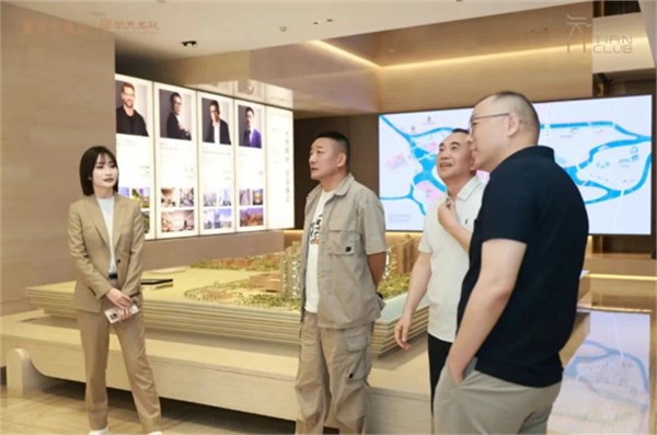 闭门不闭声｜衣启华章・苑汇翘楚，岛尖共话湾区时尚新未来