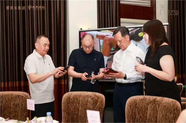 闭门不闭声｜衣启华章・苑汇翘楚，岛尖共话湾区时尚新未来