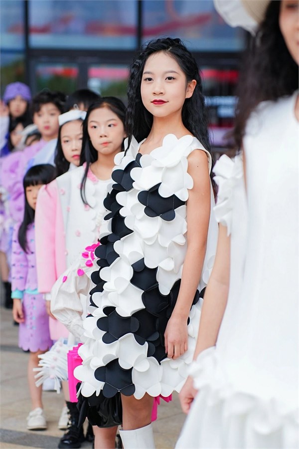 婴二代品牌户外红毯秀X【珠海好热闹】巅峰之夜模特大赛 × 华发会展×这里超好SHOW