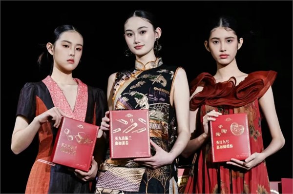 百年风味邂逅时尚，广州老字号携星光设计力量焕新登场！