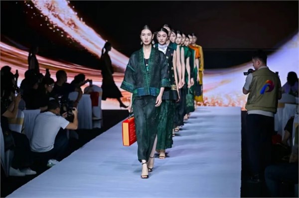 百年风味邂逅时尚，广州老字号携星光设计力量焕新登场！