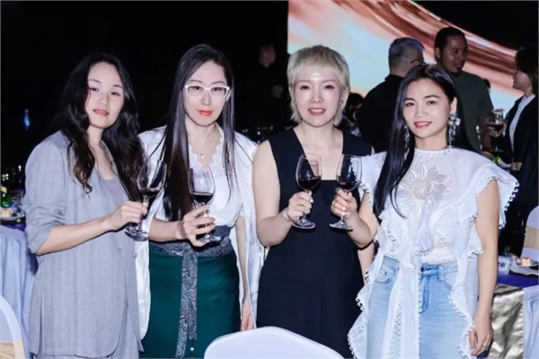 百年风味邂逅时尚，广州老字号携星光设计力量焕新登场！