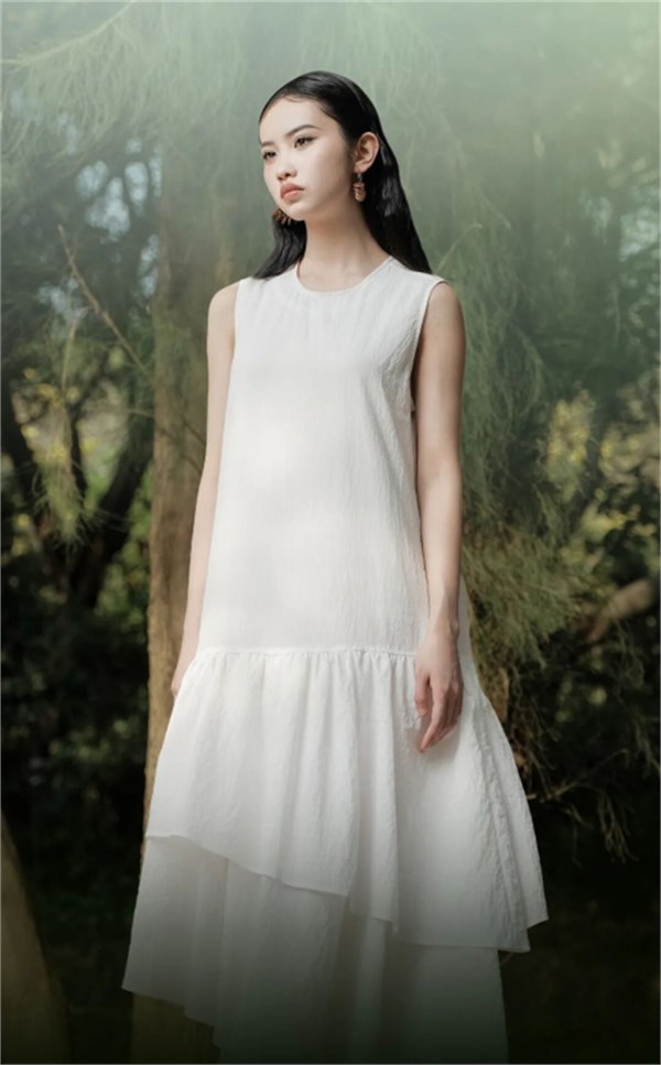 VIVIS薇薇希假期新装：一场温柔与清冷的时尚之约