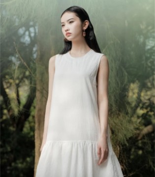 VIVIS薇薇希假期新装：一场温柔与清冷的时尚之约