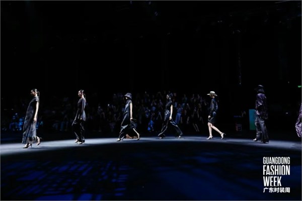 曦霖丨东方墨——极简廓形里的墨韵新生