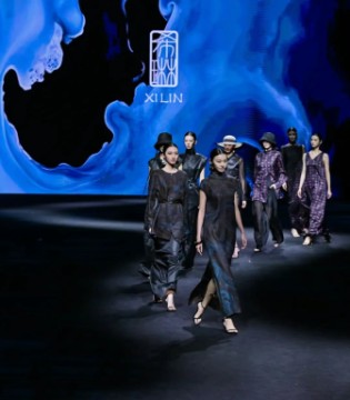 曦霖,东方墨,极简廓形里的,墨韵新生