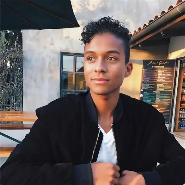 血脉再现传奇！《迈克尔·杰克逊：巨星之路》4月24日全球上映（速看预告片）