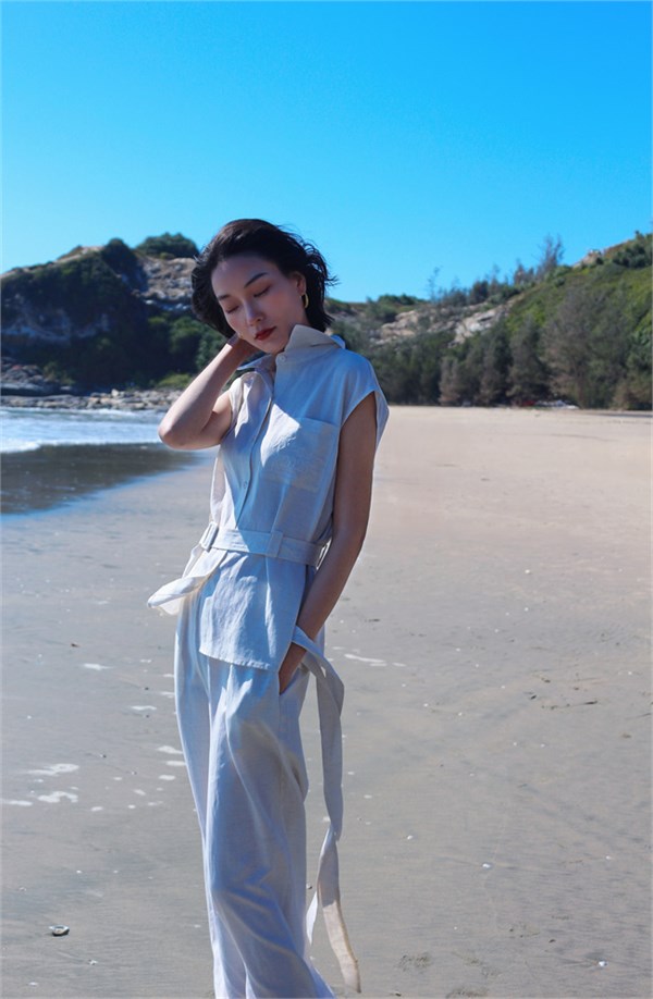 荣子「海风诗语」套装：松弛极简之韵，奏响一衣多穿的度假乐章