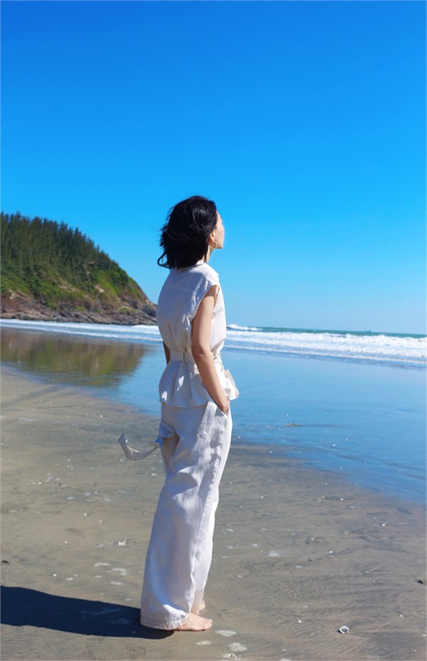 荣子「海风诗语」套装：松弛极简之韵，奏响一衣多穿的度假乐章
