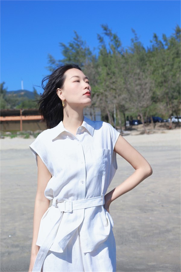 荣子「海风诗语」套装：松弛极简之韵，奏响一衣多穿的度假乐章
