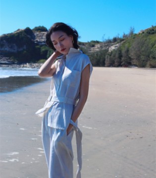 荣子「海风诗语」套装：松弛极简之韵，奏响一衣多穿的度假乐章