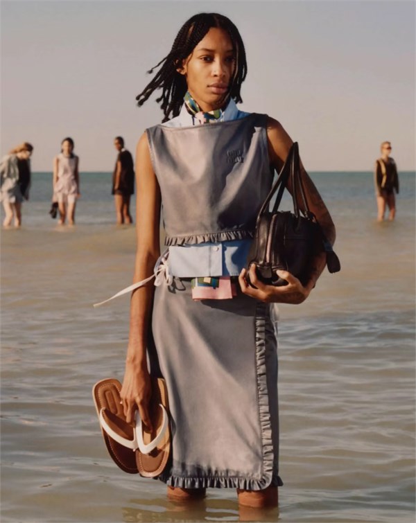 Miu Miu 2026夏季大片：踏入浅滩，邂逅夏日的松弛诗章