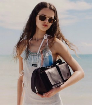 Miu Miu 2026夏季大片：踏入浅滩，邂逅夏日的松弛诗章